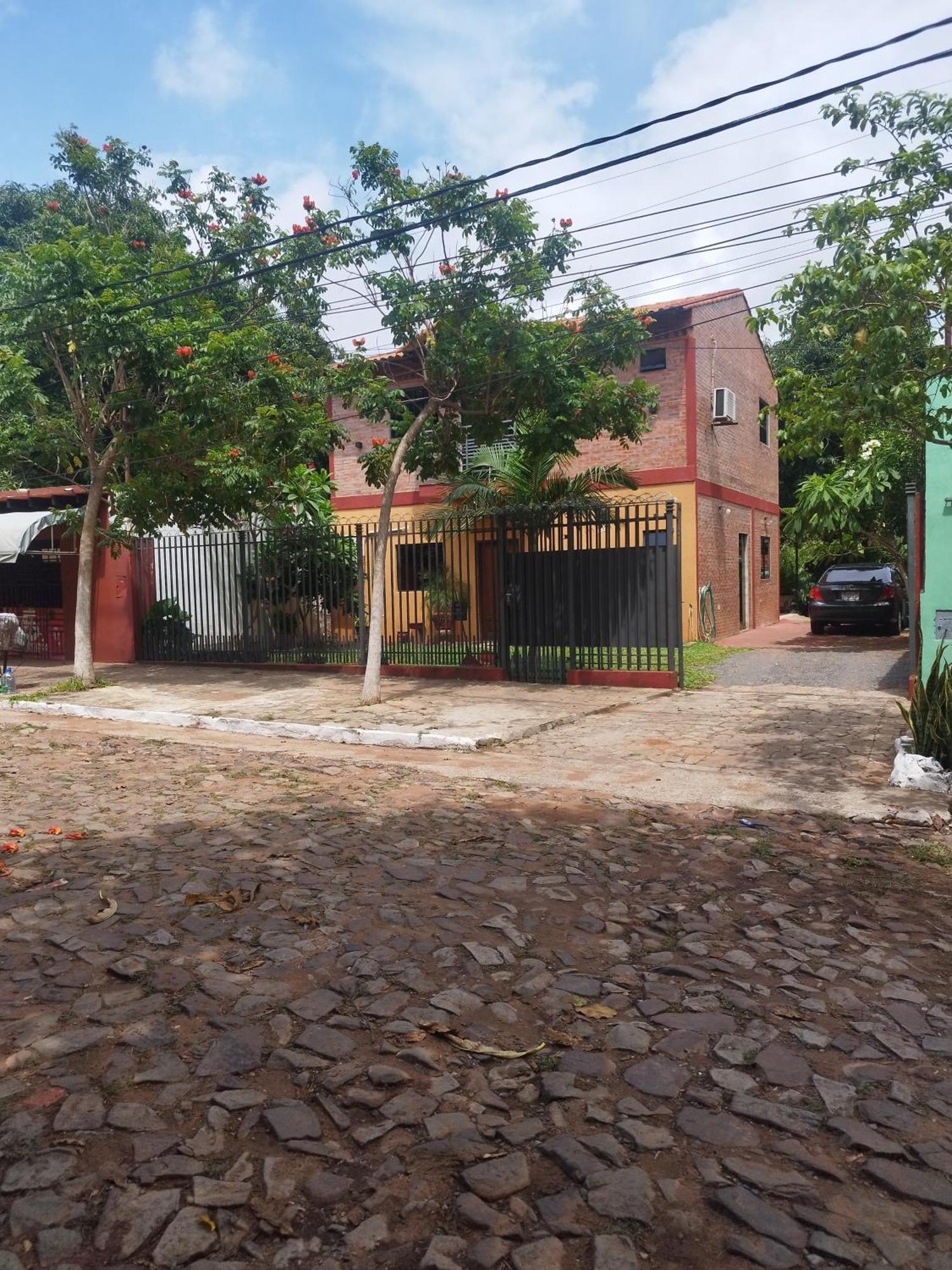 Vila Amplia Casa En Lambare Asunción Exteriér fotografie