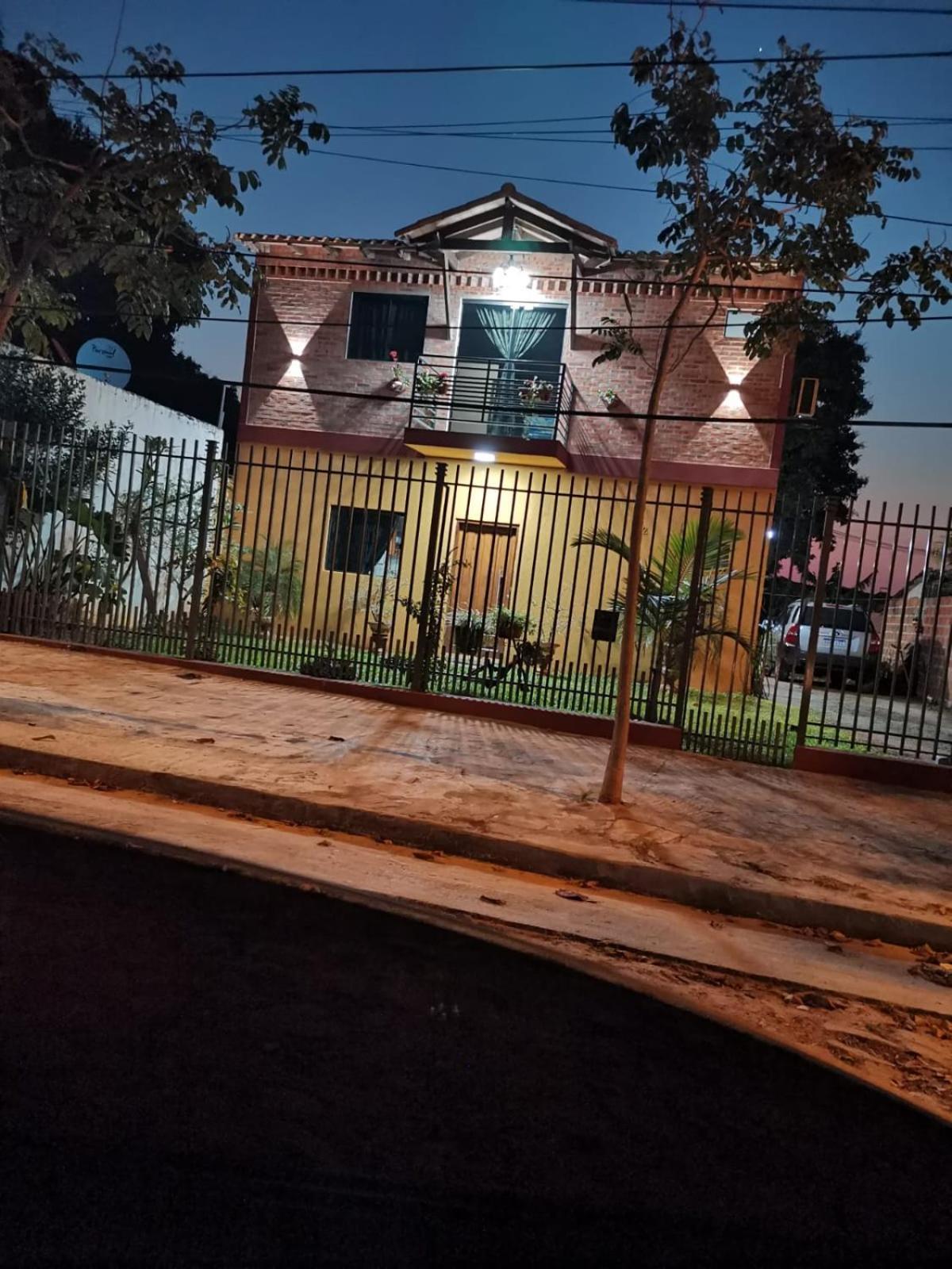 Vila Amplia Casa En Lambare Asunción Exteriér fotografie